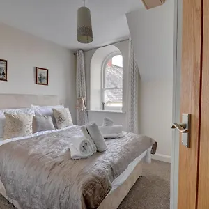 The Old Auction Apartment